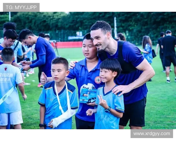 新鹏城四名球员租借离队 袁俊杰等人启程